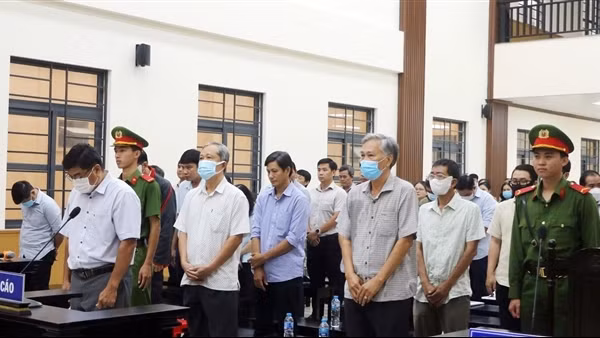3 cựu phó chủ tịch lĩnh án do ký khống hồ sơ cấp đất tái định cư