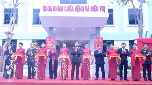 Thứ trưởng Phạm Thế Tùng dự Lễ khánh thành công trình tòa nhà khám, chữa bệnh Trung tâm Y tế Tương Dương