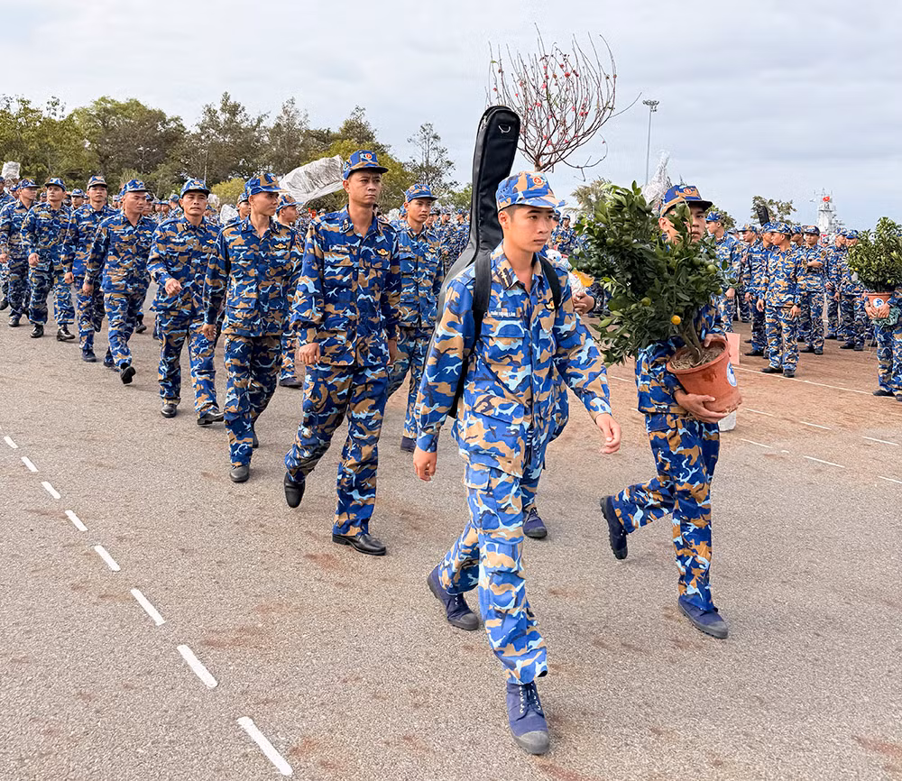 Mang mùa xuân ra quần đảo Trường Sa -0