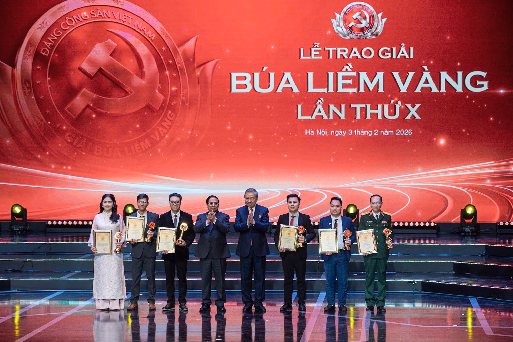 Tuyên dương 96 Bí thư chi bộ xuất sắc toàn quốc và trao Giải Búa liềm vàng lần thứ X -0