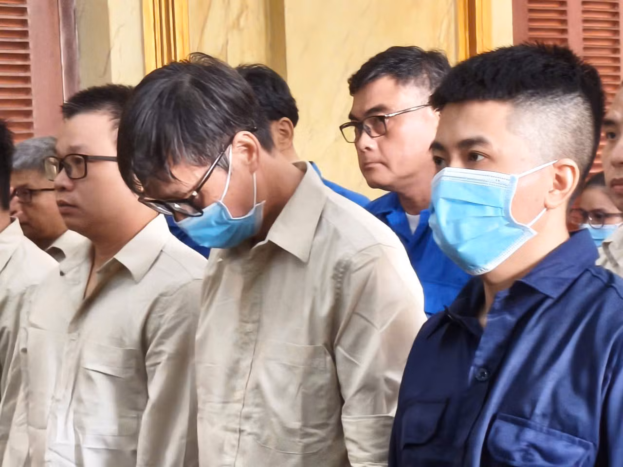 Vợ chồng “trùm” buôn lậu đang bị truy nã quốc tế lãnh tổng cộng 60 năm tù -0