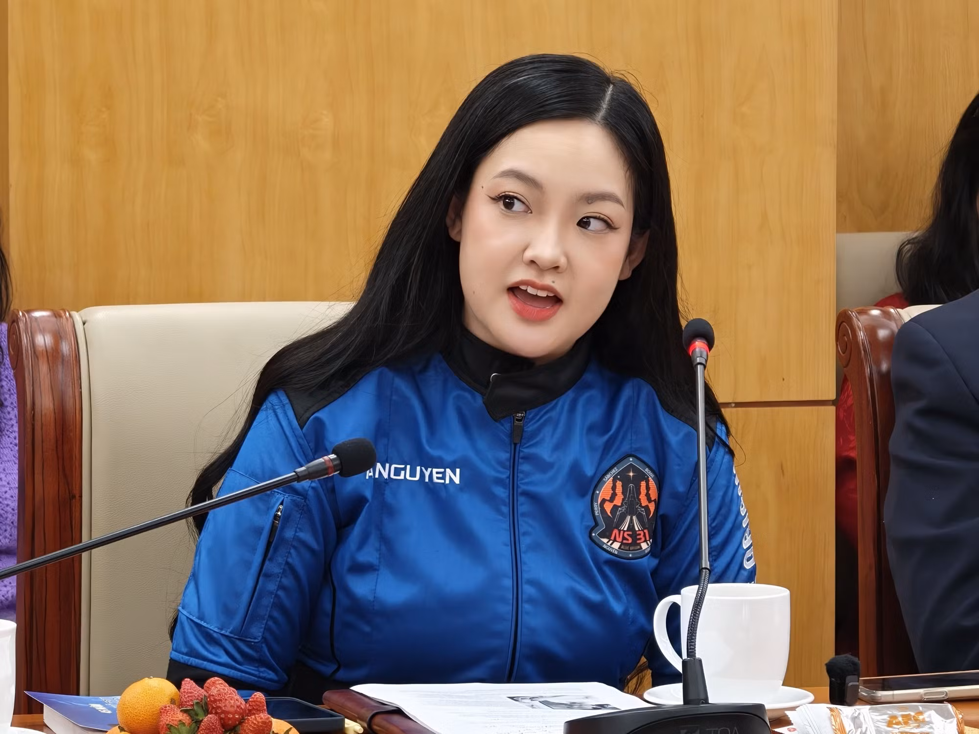 Cuộc gặp gỡ truyền cảm hứng giữa hai thế hệ người Việt Nam chinh phục vũ trụ -0