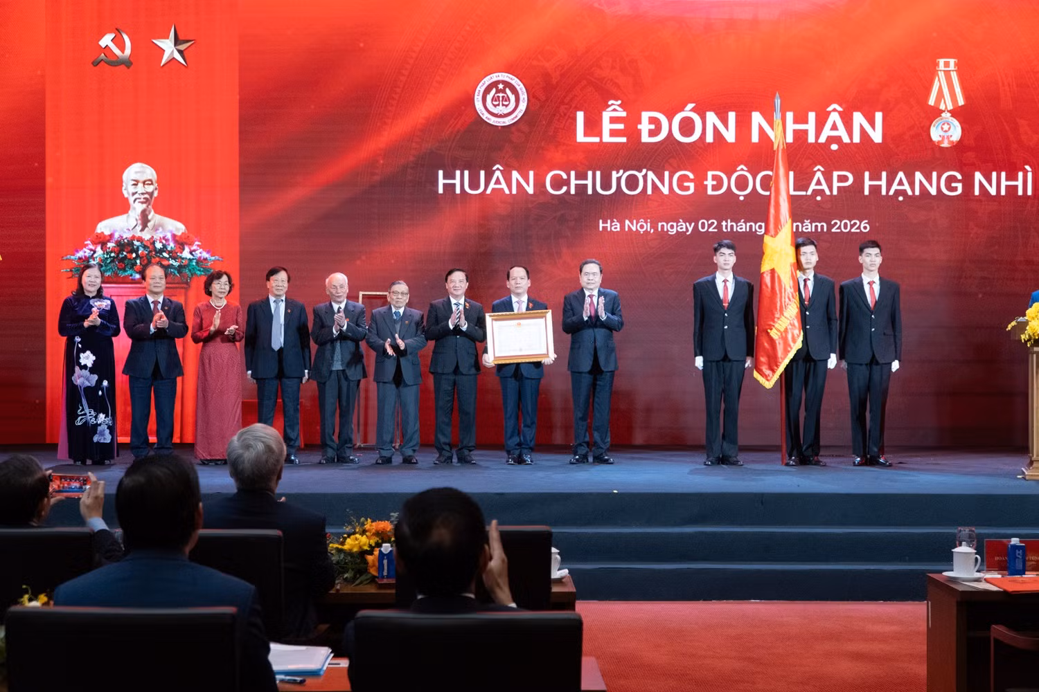 Ủy ban Pháp luật và Tư pháp của Quốc hội vinh dự đón nhận Huân chương Lao động hạng Nhì -0