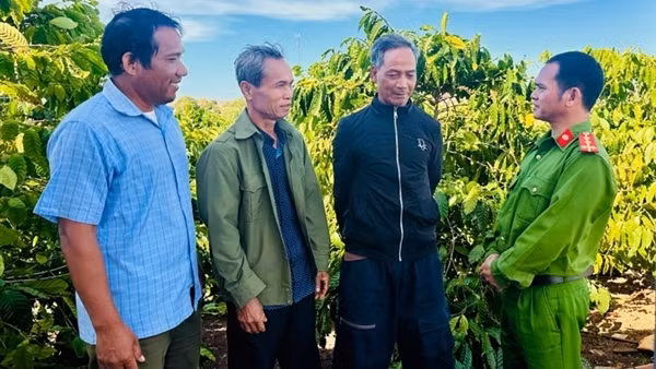 Bài 2: Vạch rõ âm mưu