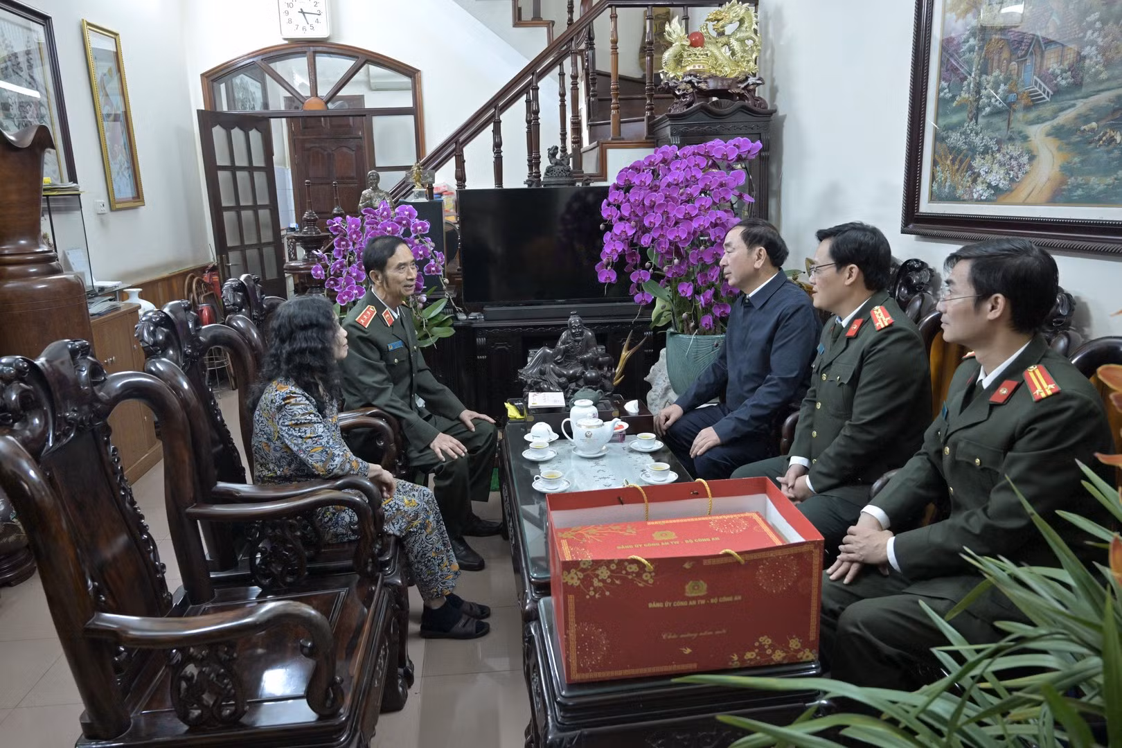 Thứ trưởng Trần Quốc Tỏ thăm, chúc Tết các đồng chí nguyên lãnh đạo Bộ Công an -0