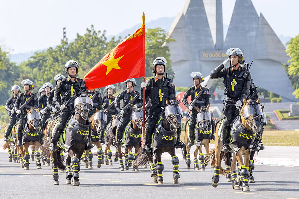Kể chuyện Cảnh sát cơ động kỵ binh -3