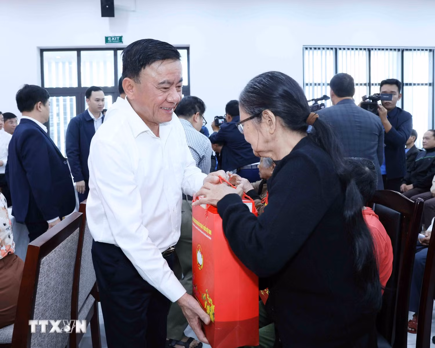 Thường trực Ban Bí thư Trần Cẩm Tú thăm, tặng quà Tết tại TP Đà Nẵng -0