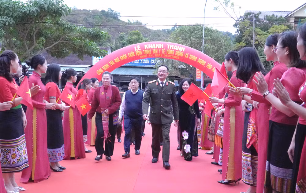 Thứ trưởng Phạm Thế Tùng dự Lễ khánh thành công trình tòa nhà khám, chữa bệnh Trung tâm Y tế Tương Dương -0