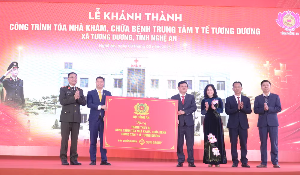 Thứ trưởng Phạm Thế Tùng dự Lễ khánh thành công trình tòa nhà khám, chữa bệnh Trung tâm Y tế Tương Dương -0