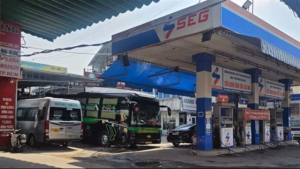 Bài 1: Tràn lan bến “cóc” tự phát và điểm đón xe được hợp pháp hóa ven đường