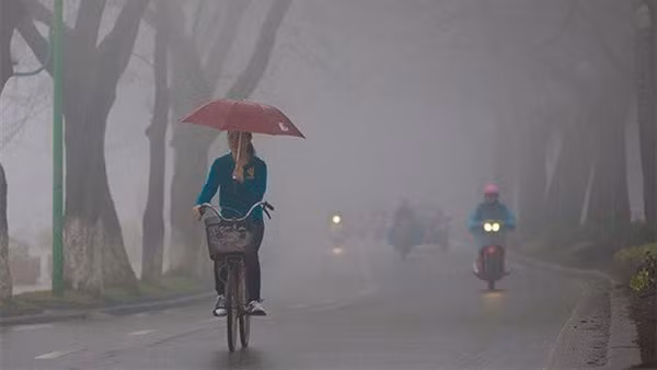 Miền Bắc tiếp tục mưa phùn và sương mù, trời nồm ẩm