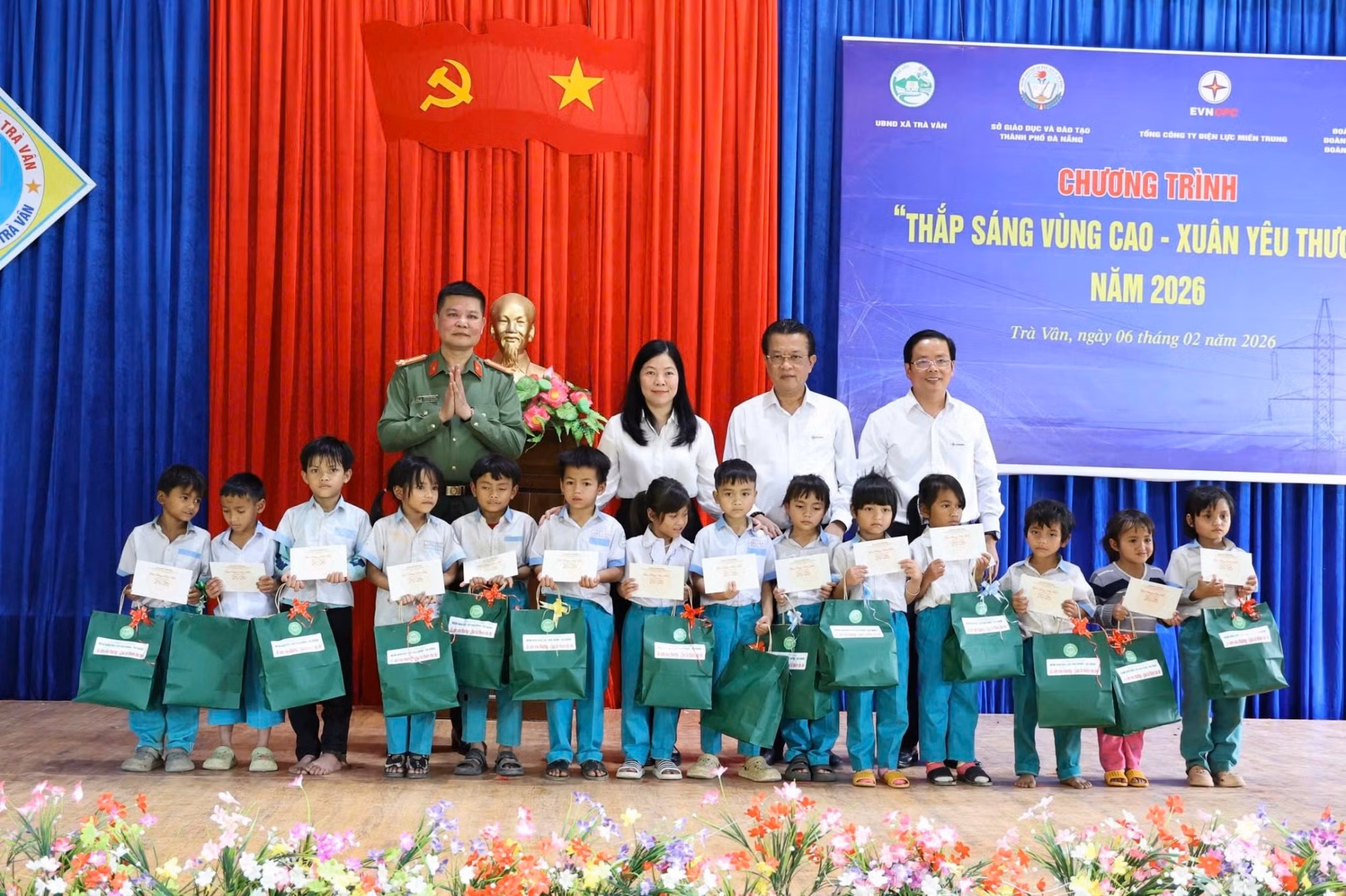 Nắng xuân ấm áp Trà Vân -0