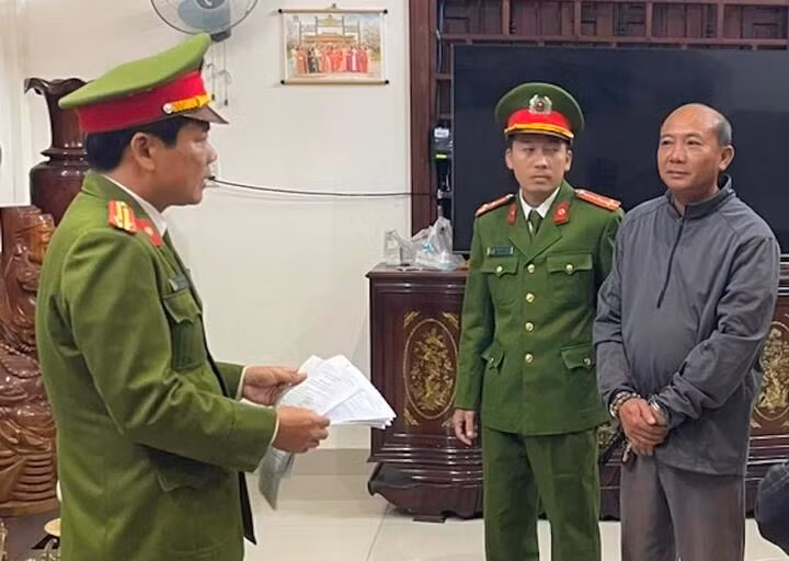 Khởi tố công chức địa chính phường có hành vi giả mạo trong công tác -0