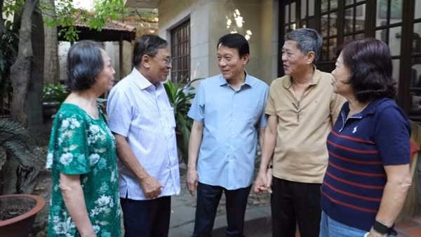 Bộ trưởng Lương Tam Quang thăm và chúc Tết gia đình các đồng chí nguyên lãnh đạo Bộ Công an