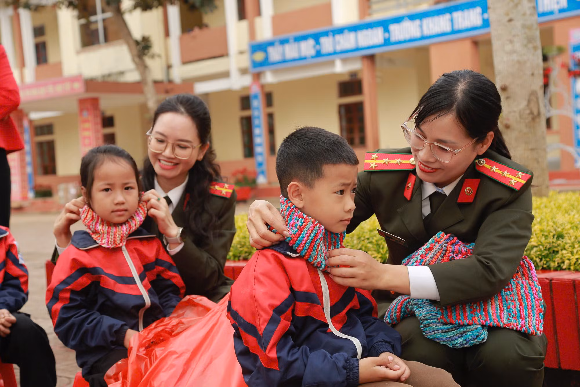 Mang Xuân ấm tới trẻ em và các gia đình khó khăn vùng biên Hà Tĩnh -2