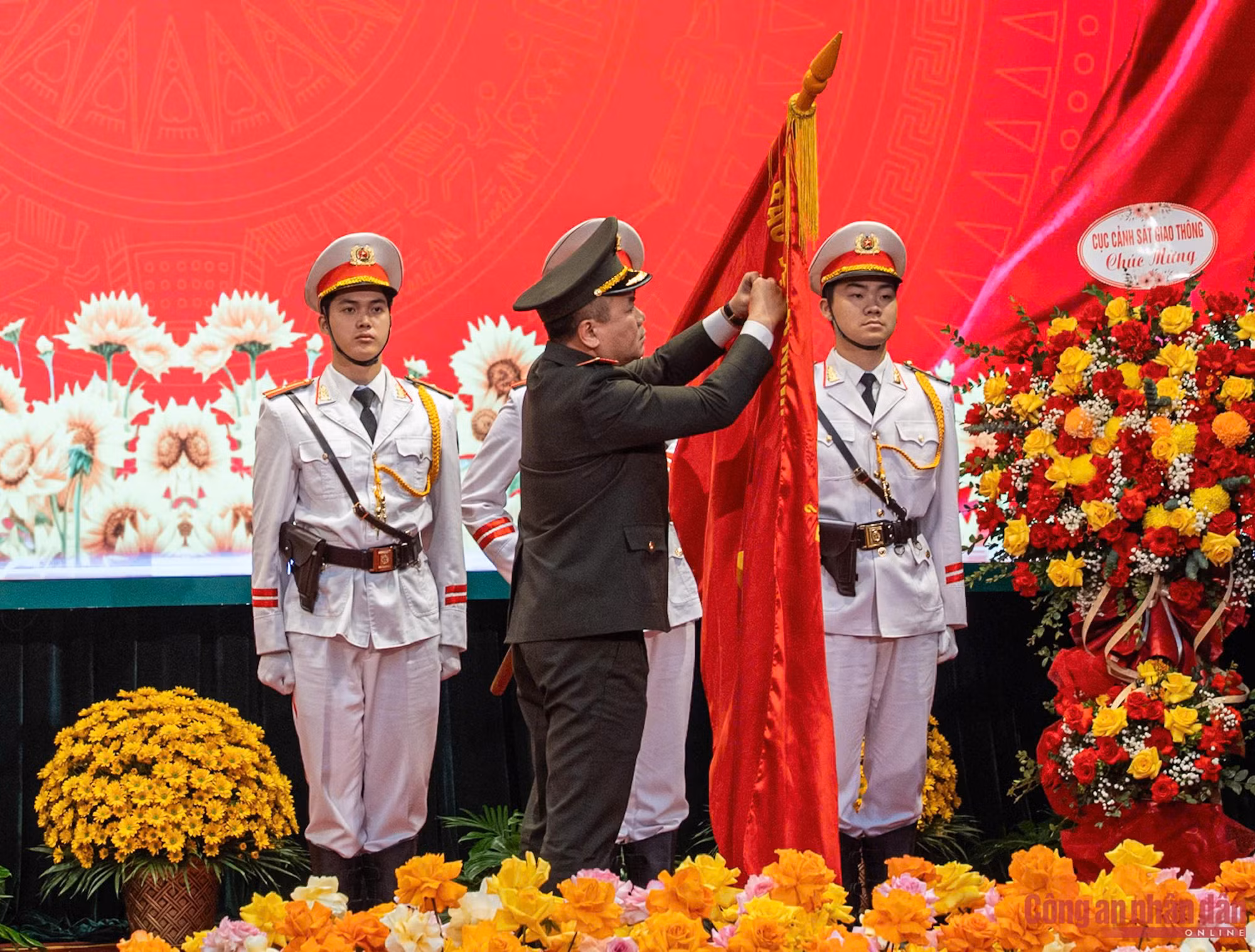 CSGT Thủ đô vinh dự đón nhận Huân chương Bảo vệ Tổ quốc hạng Nhì -0