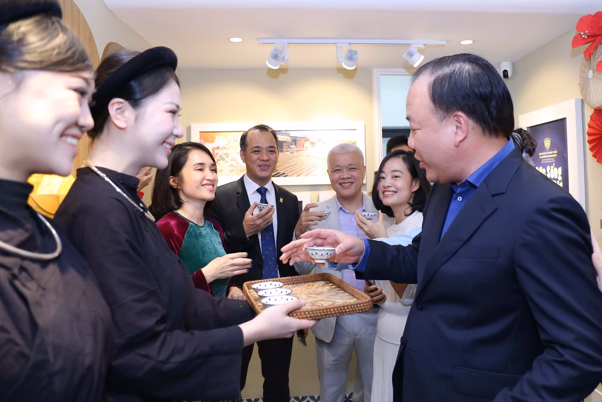 Khai mạc Không gian trưng bày, livestream “Sức sống hàng Việt” -1