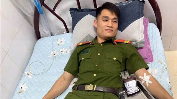Chiến sĩ Công an hiến máu cứu cụ ông qua cơn nguy kịch