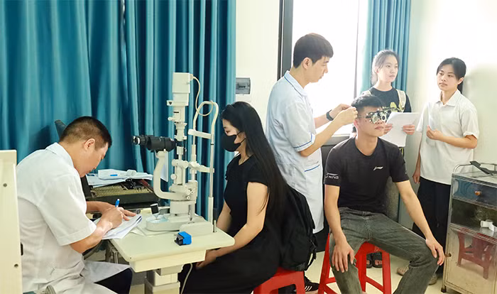 Lạng Sơn: Gần 700 thí sinh khám sức khỏe dự tuyển vào các trường Công an nhân dân năm 2025 -0