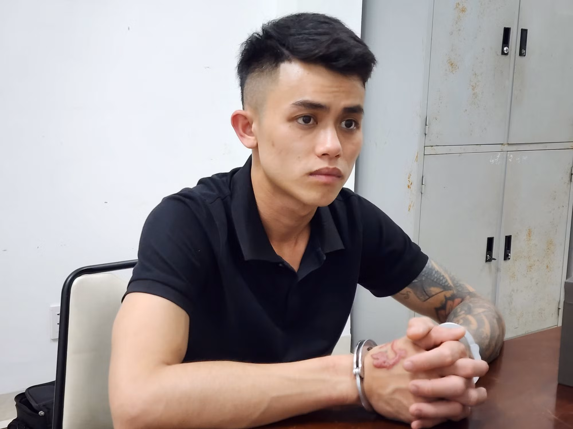 Thu giữ súng Rulo trên xe đối tượng mua bán trái phép chất ma túy -0