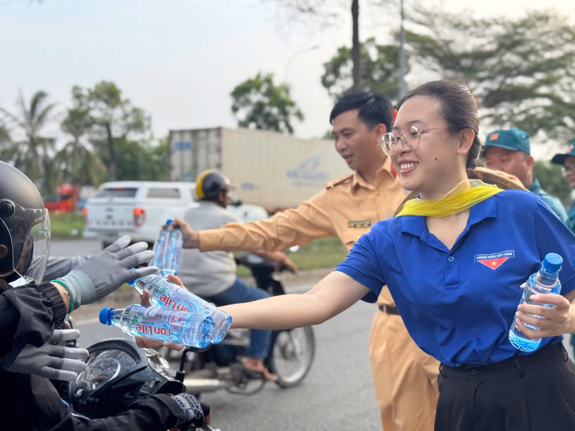 Dấu ấn đẹp của CSGT dịp Kỷ niệm 50 năm Ngày giải phóng miền Nam -4