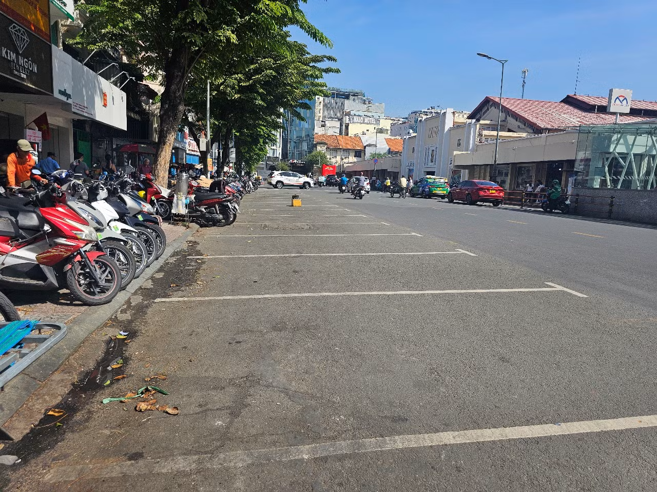Trong 4 năm, gần 363 nghìn trường hợp đỗ xe ô tô dưới lòng đường có thu phí nhưng không chịu trả tiền -0