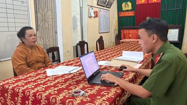 Bắt "nữ quái" lừa đảo chiếm đoạt tiền của chủ tiệm cầm đồ