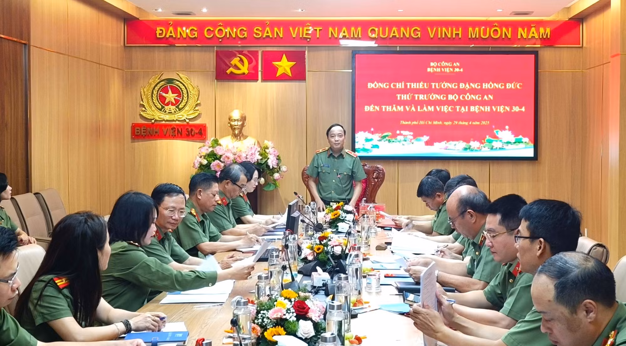 tham1.jpg -0