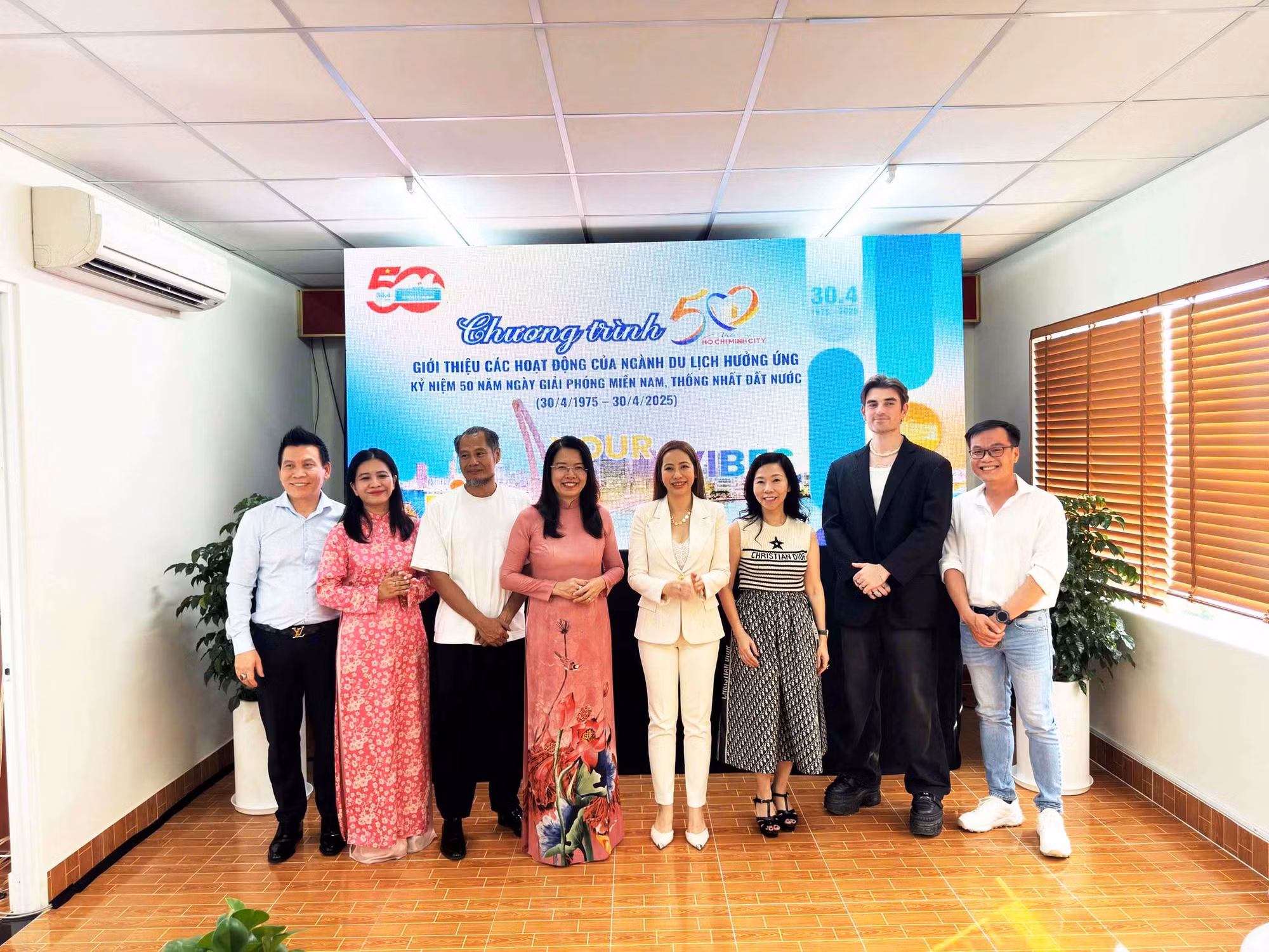 Nhiều tour du lịch kỷ niệm 50 năm Giải phóng miền Nam, thống nhất đất nước -0