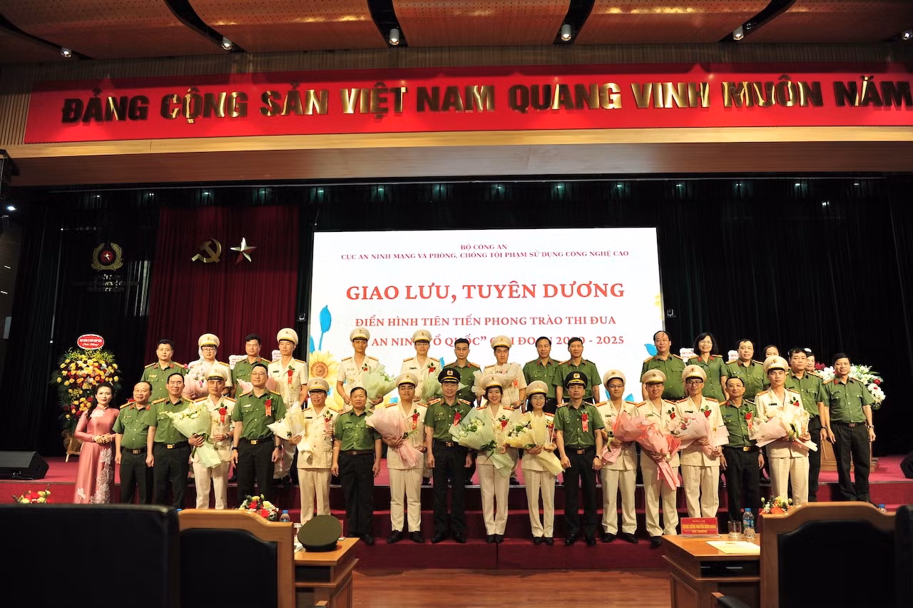 Xuất hiện nhiều tập thể, cá nhân điển hình tiên tiến với thành tích xuất sắc, nổi bật -0