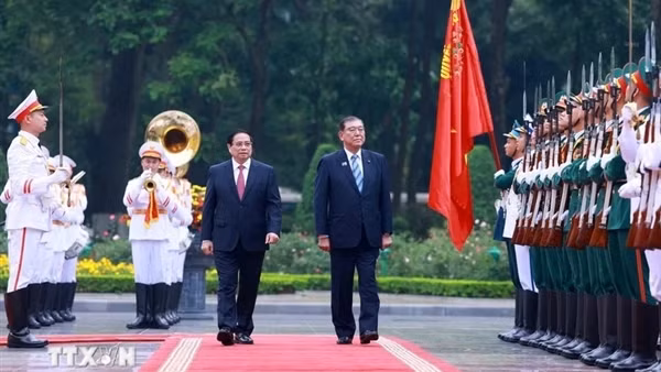 Thủ tướng Phạm Minh Chính chủ trì Lễ đón Thủ tướng Nhật Bản và Phu nhân