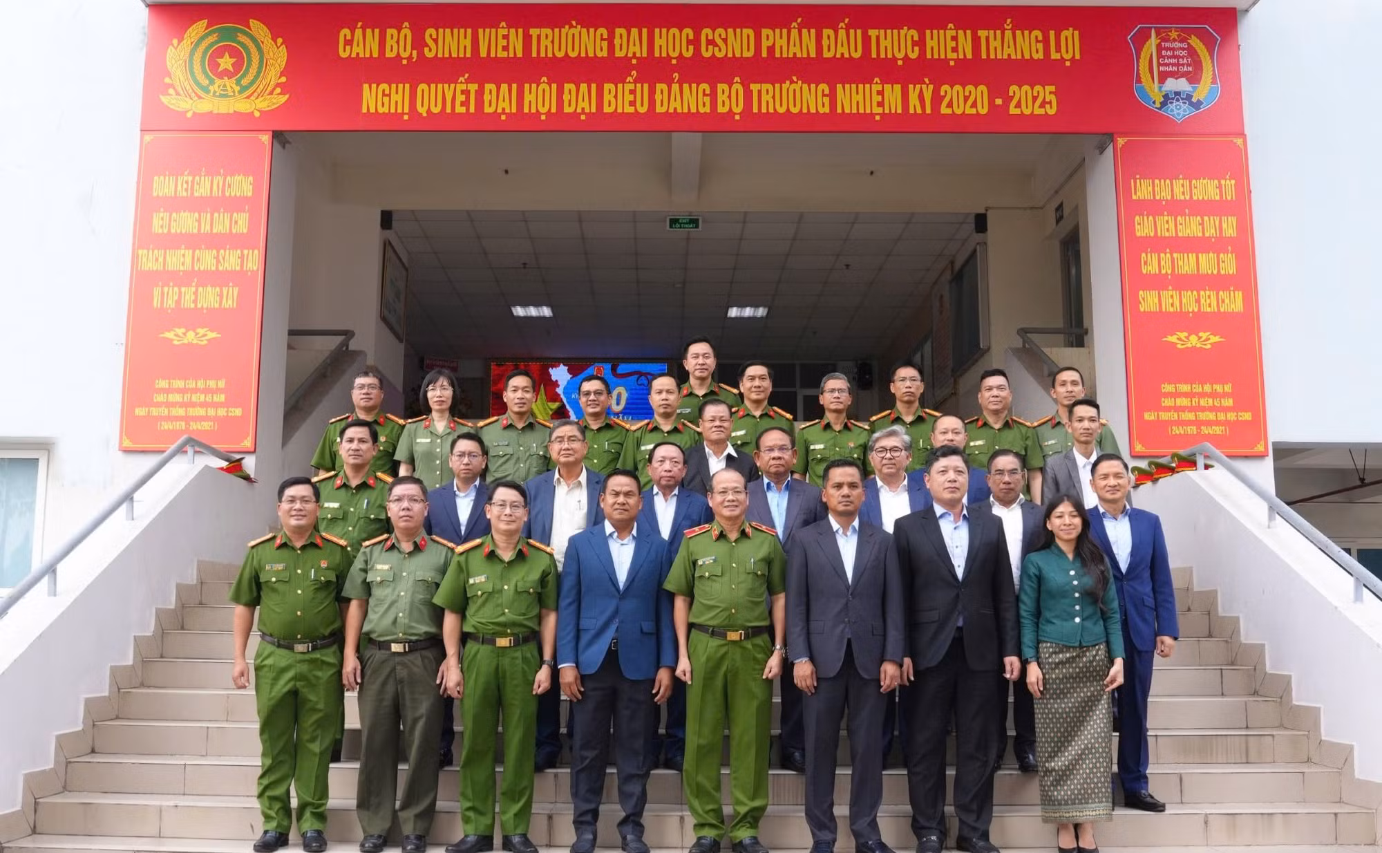 tham4.jpg -0