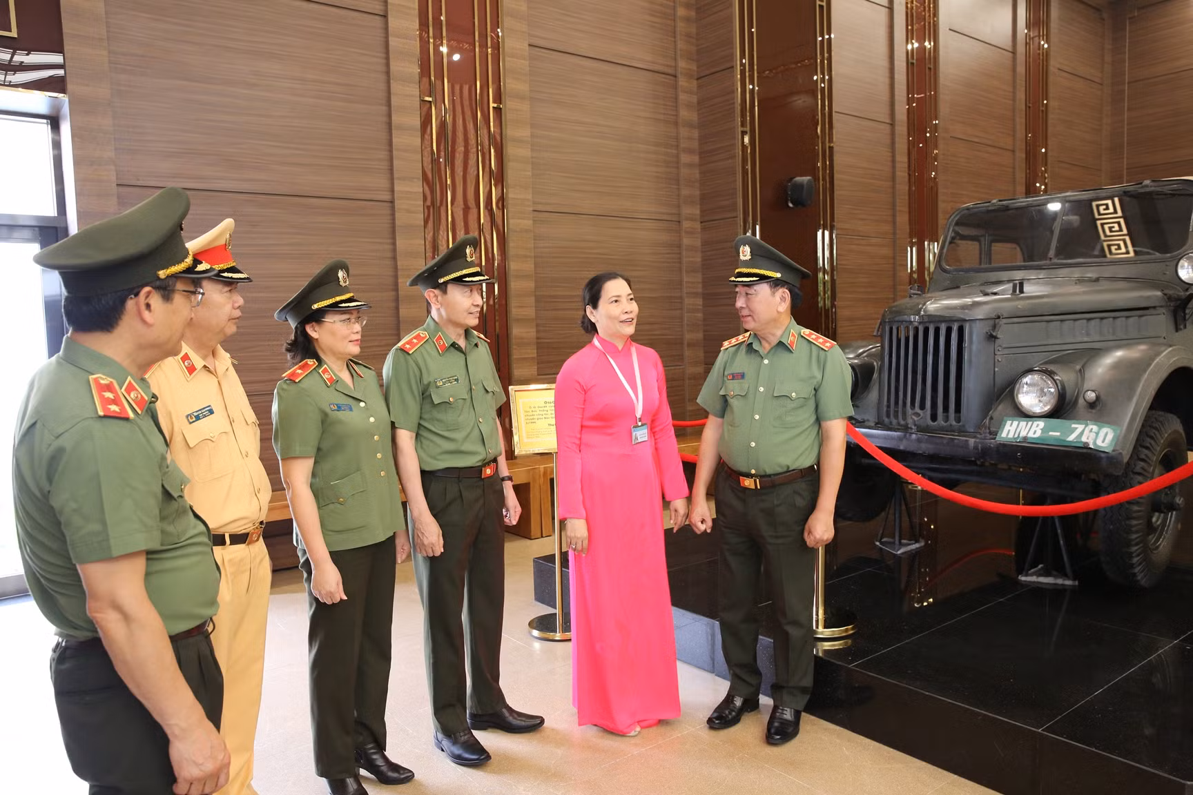 Đoàn Đảng ủy Công an Trung ương dâng hương, dâng hoa tưởng niệm Chủ tịch Hồ Chí Minh -1