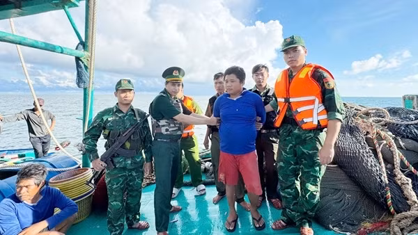 Mâu thuẫn trong cuộc nhậu, ngư phủ tấn công 3 bạn tàu làm 1 người tử vong