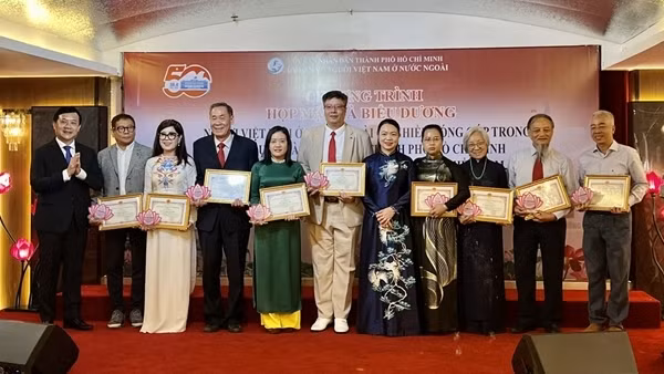 TP Hồ Chí Minh vinh danh 50 người Việt Nam ở nước ngoài tiêu biểu
