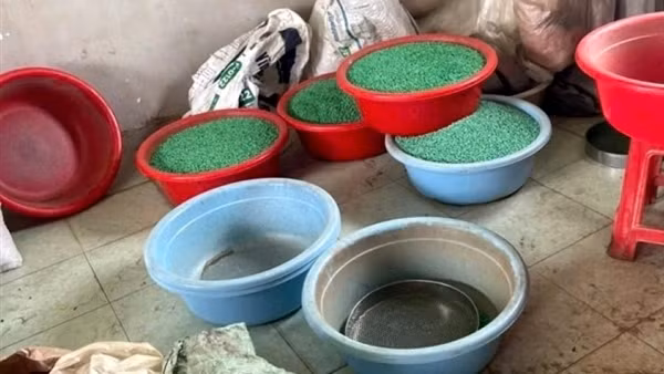 Cận cảnh bên trong xưởng sản xuất thuốc giả