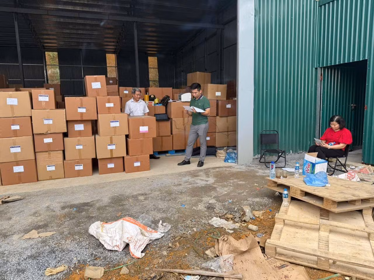 Bộ Công an triệt phá đường dây sản xuất, thu giữ 100 tấn thực phẩm chức năng giả -1