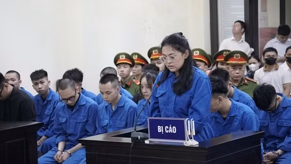 Xét xử điểm nhóm “quái xế" tông xe gây tử vong cô gái dừng đèn đỏ