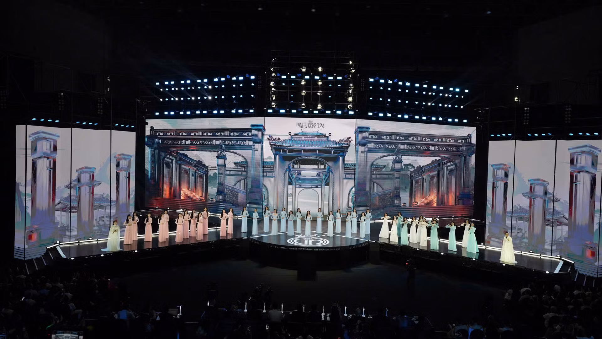 Chung khảo Hoa hậu Việt Nam 2024: Rực rỡ sắc màu văn hóa -1