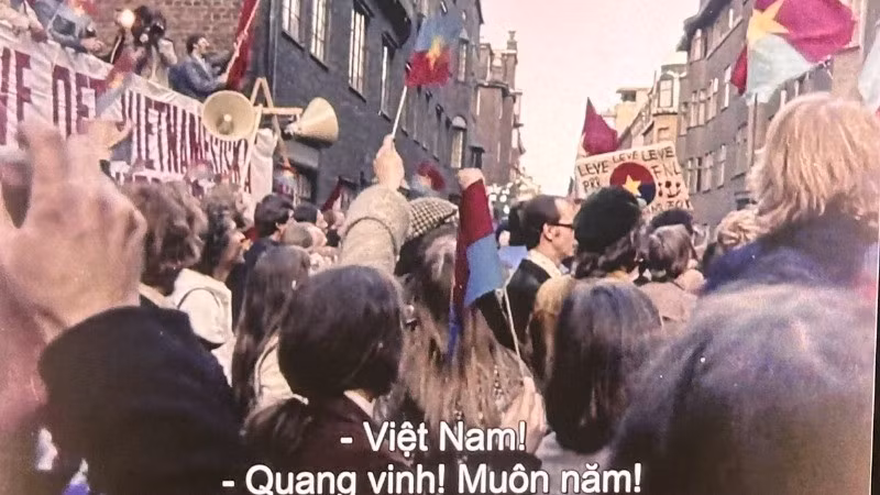 Thụy Điển trao tặng Việt Nam phim tài liệu lịch sử quý hiếm về ngày thống nhất đất nước -0
