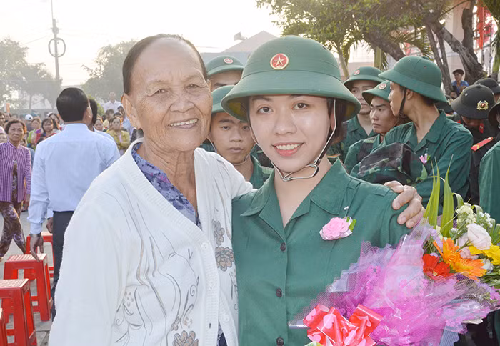 Người mang 4 lượng vàng hồi môn theo kháng chiến -0