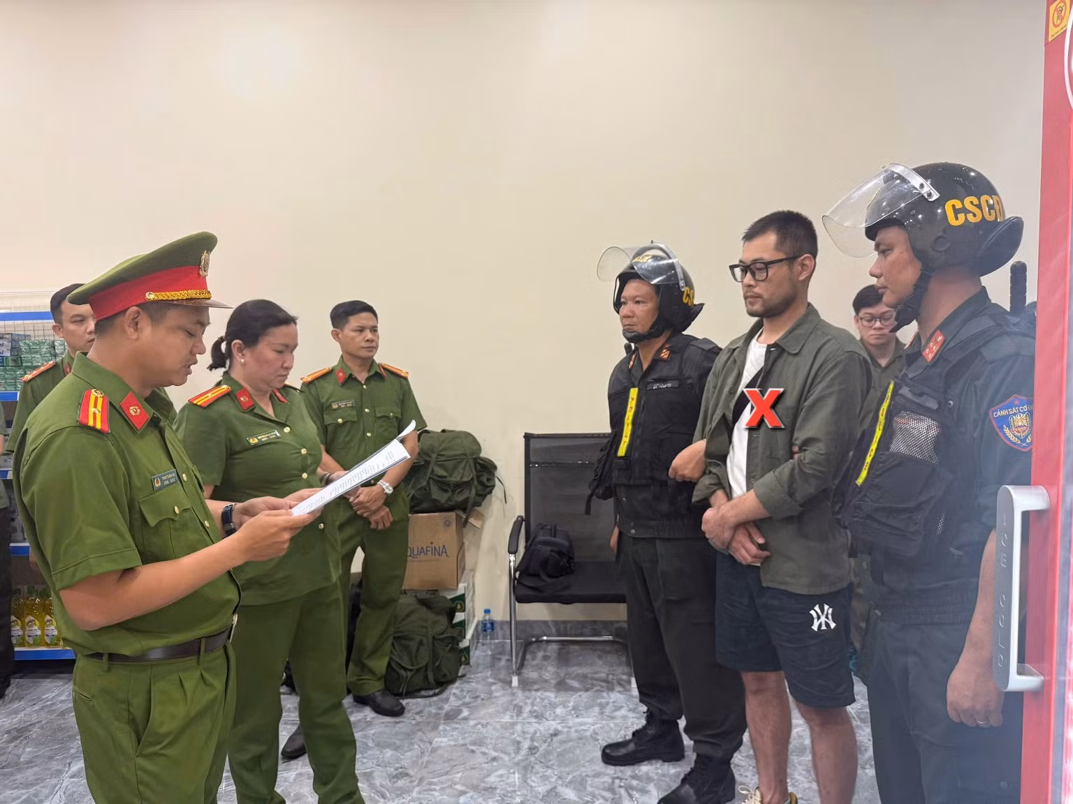 Triệt phá đường dây sử dụng mạng viễn thông chiếm đoạt tài sản do các đối tượng người Trung Quốc cầm đầu -3