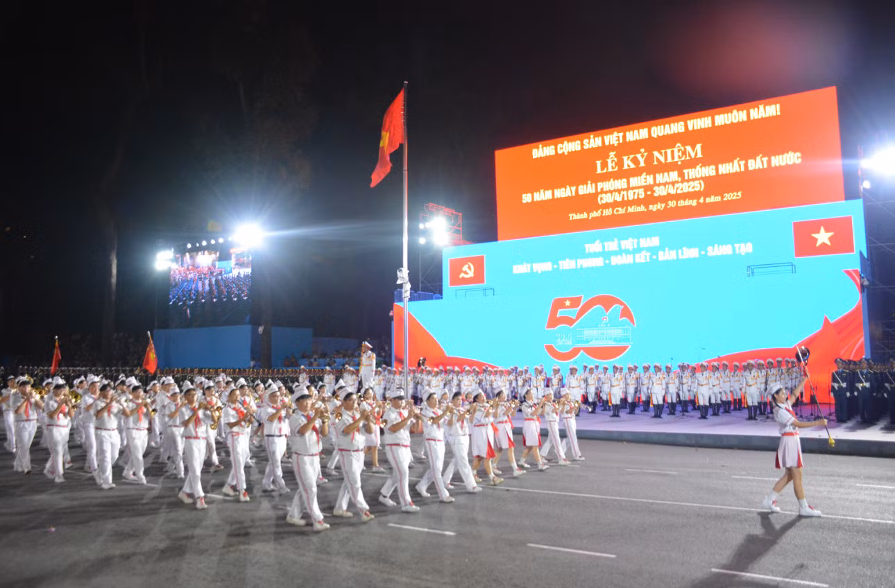 Mãn nhãn với buổi sơ duyệt diễu binh, diễu hành mừng 50 năm Giải phóng miền Nam -6