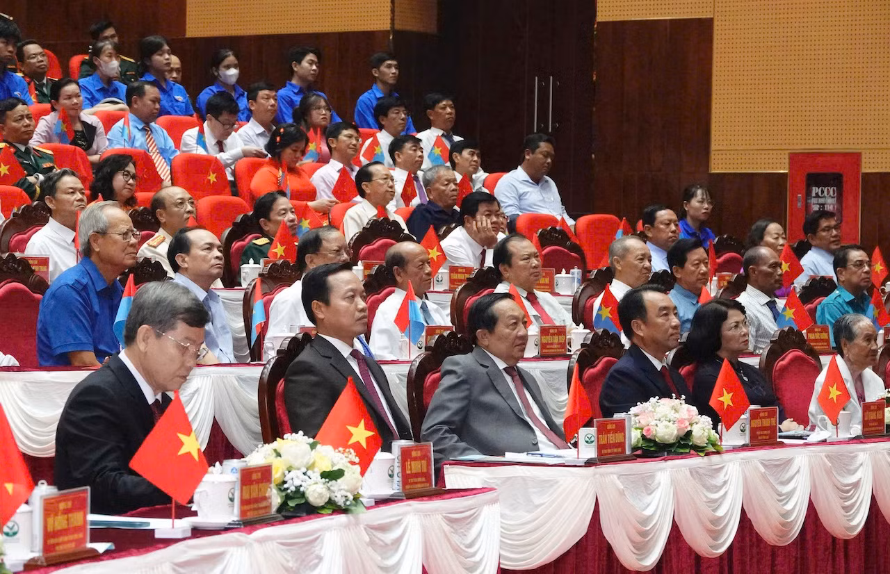 Vĩnh Long quyết tâm trở thành tỉnh phát triển nhanh và bền vững -0