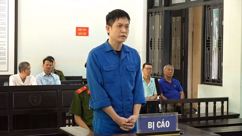 Chiếm đoạt tiền công ty để “kinh doanh” đánh bạc qua mạng -0