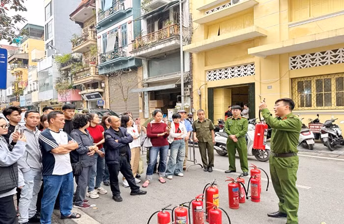 Phố cổ an toàn - Du khách an tâm -0