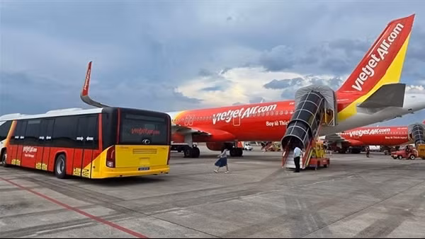 VietJet khẳng định:&nbsp;Sẽ đền bù thiện chí cho khách hàng chậm, huỷ chuyến