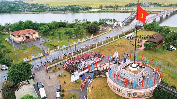 Hoa hòa bình trên đất lửa Quảng Trị