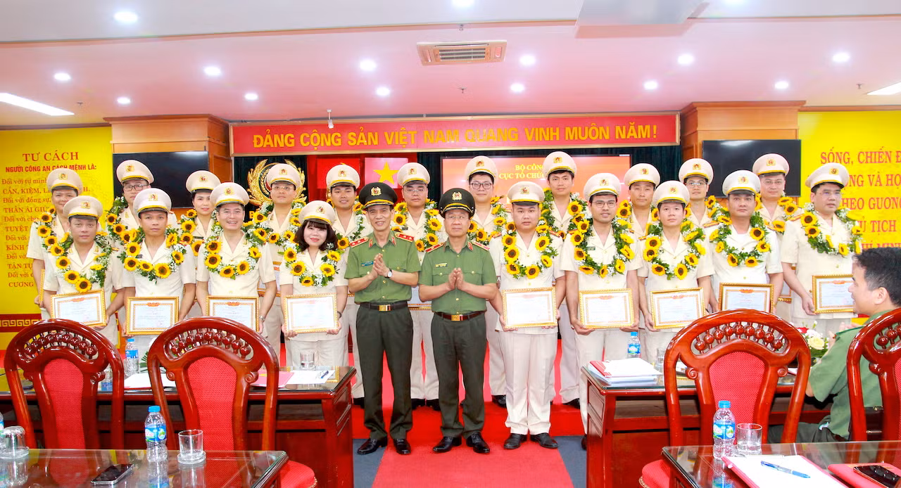 Cục Tổ chức cán bộ tuyên dương 4 tập thể, 16 cá nhân tiêu biểu, xuất sắc -1