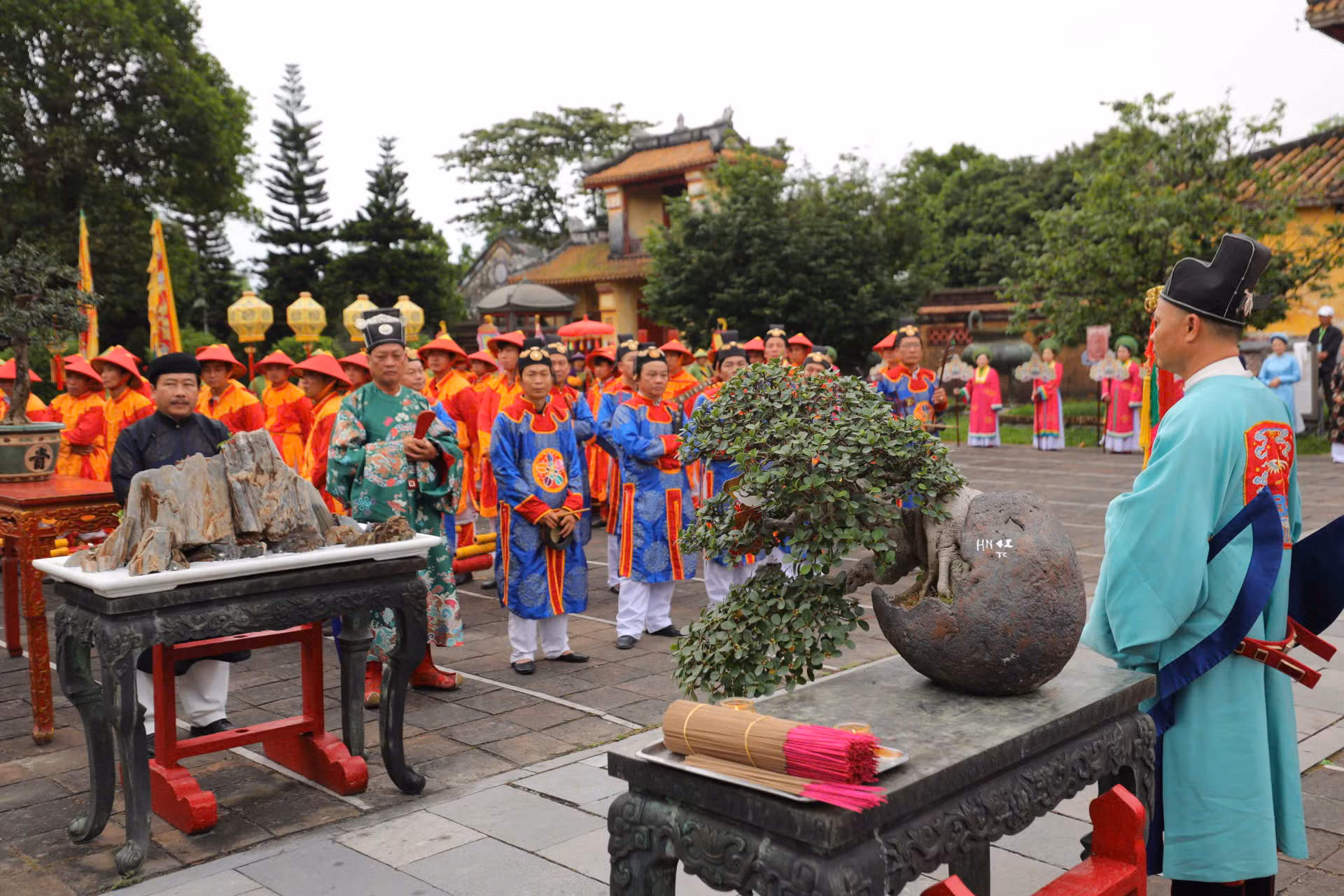 Ấn tượng nghi thức cung tiến phong lan, cây kiểng tại Đại Nội Huế -1